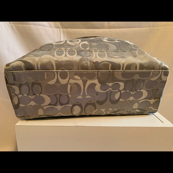 Coach shoulder handbag - Picture 4 of 9